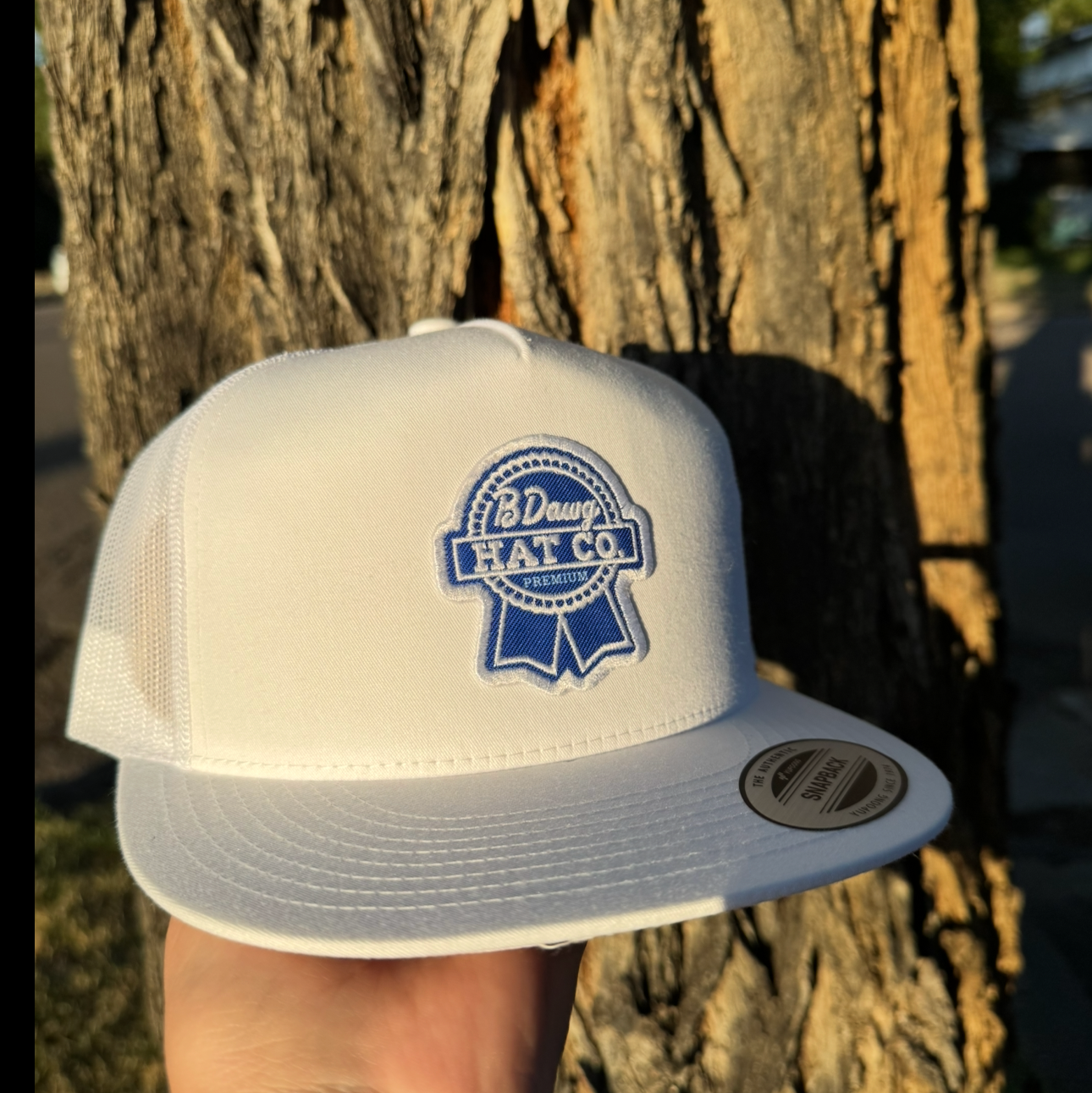 BDAwg Blue Ribbon White